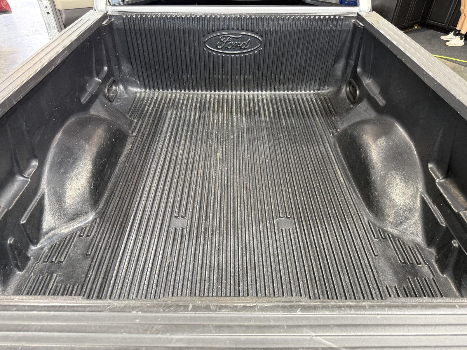 Vehicle photo 32
