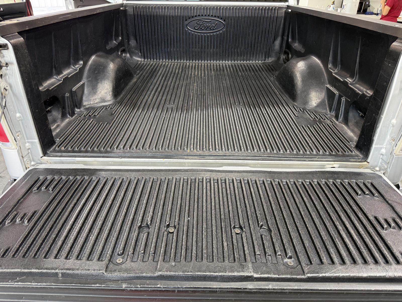 Vehicle photo 33