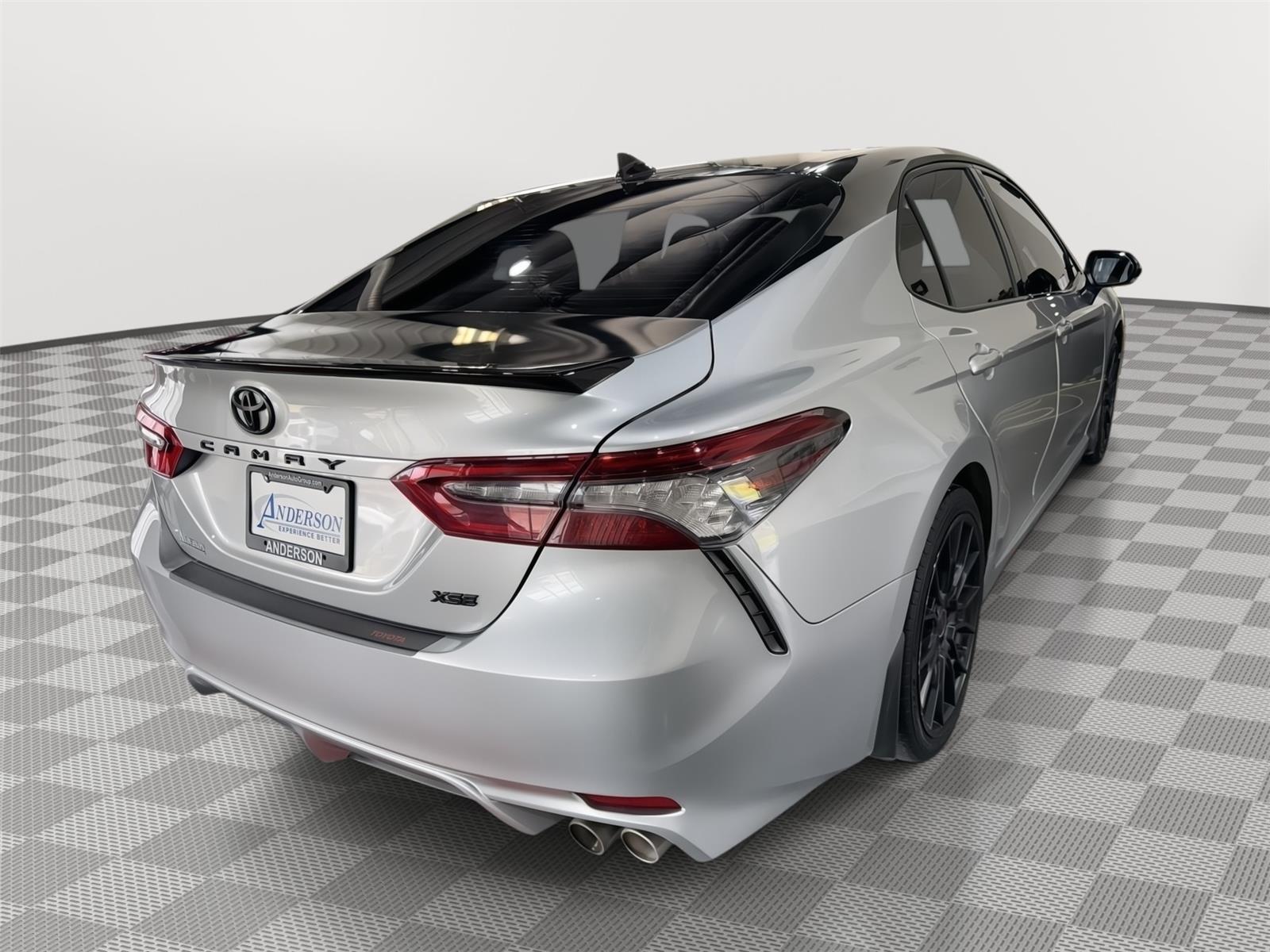 Vehicle photo 7