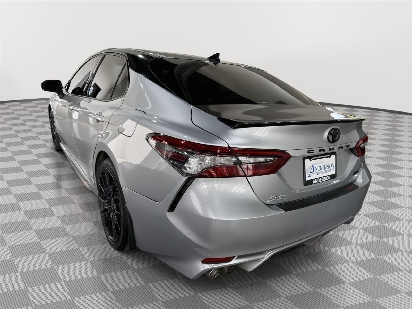 Vehicle photo 9