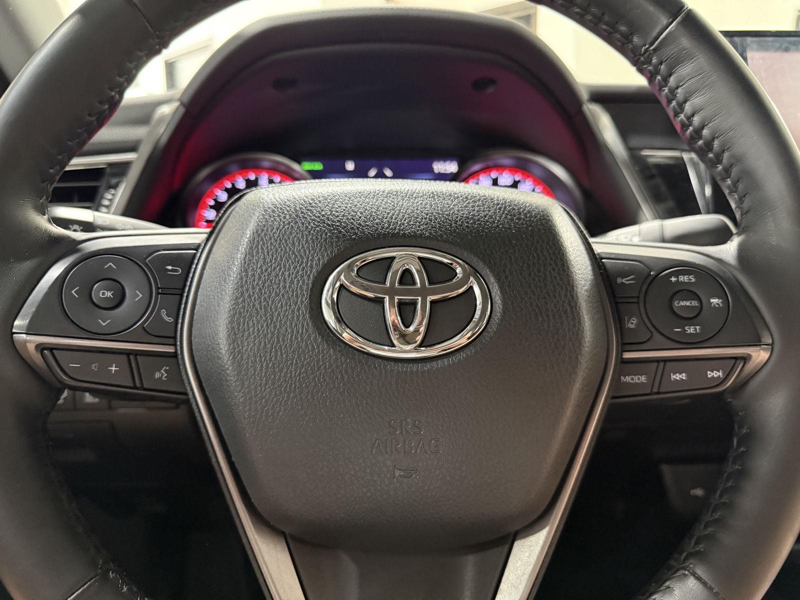 Vehicle photo 12