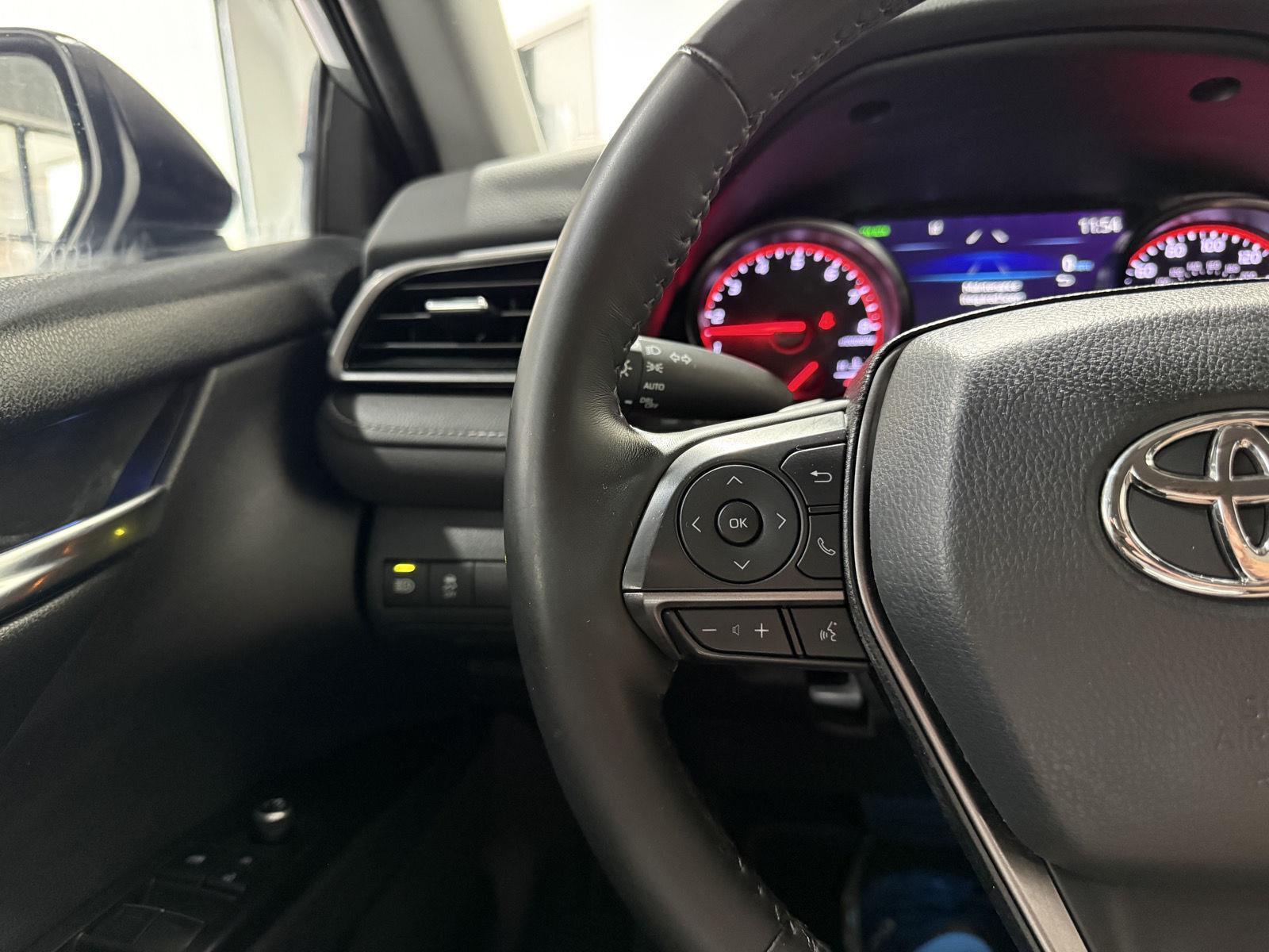 Vehicle photo 13