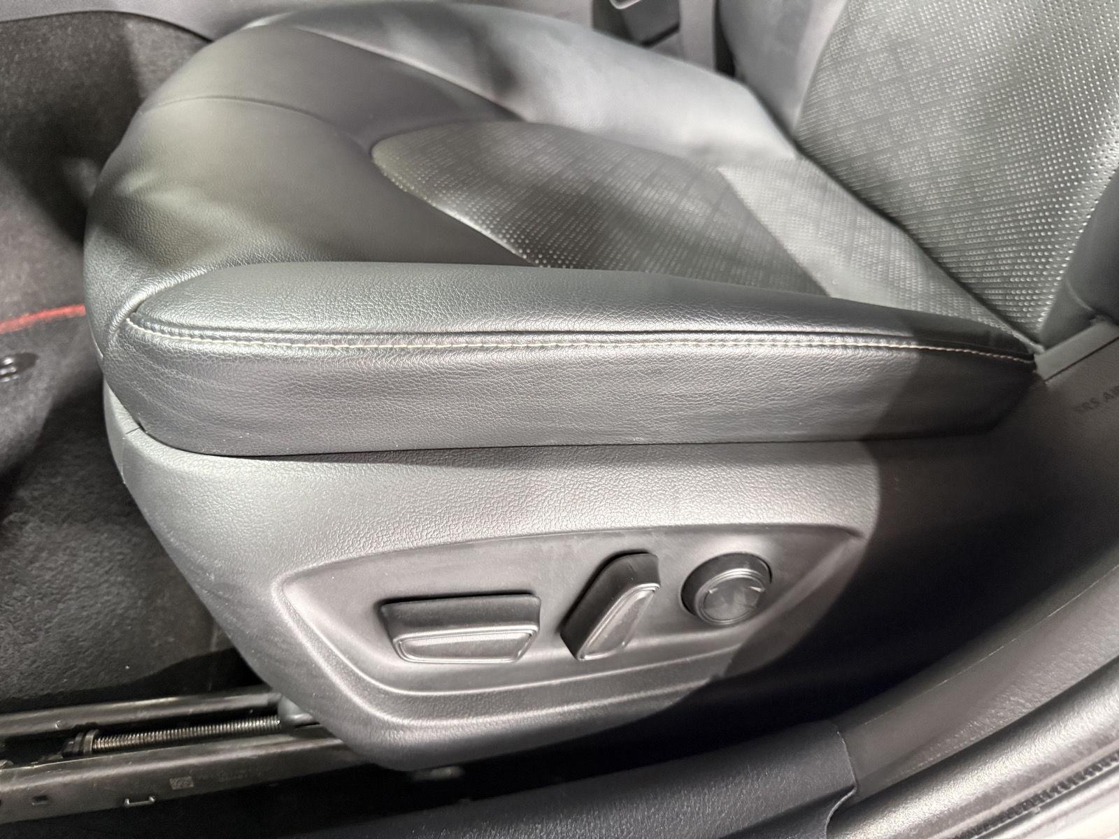 Vehicle photo 19
