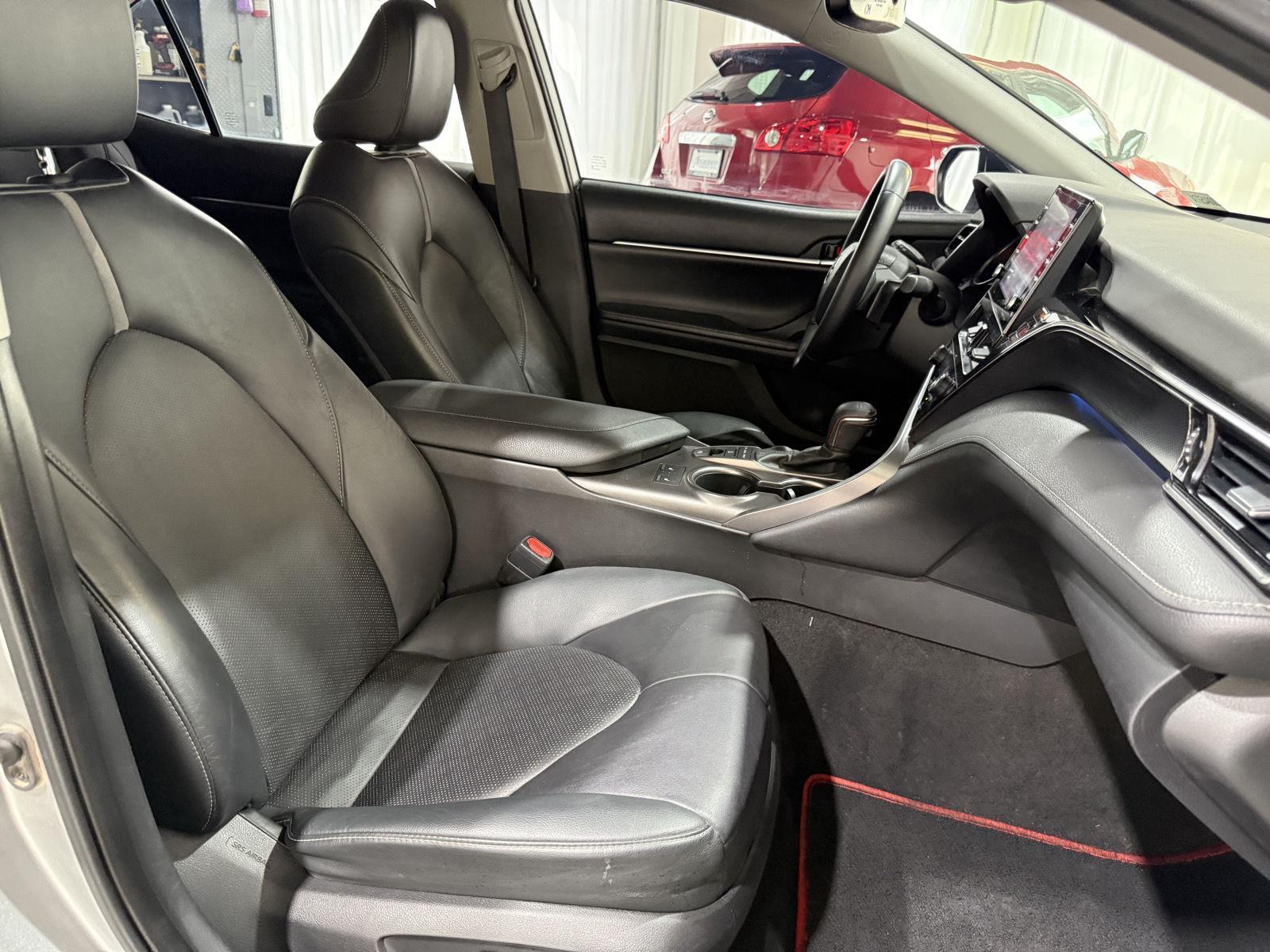 Vehicle photo 26