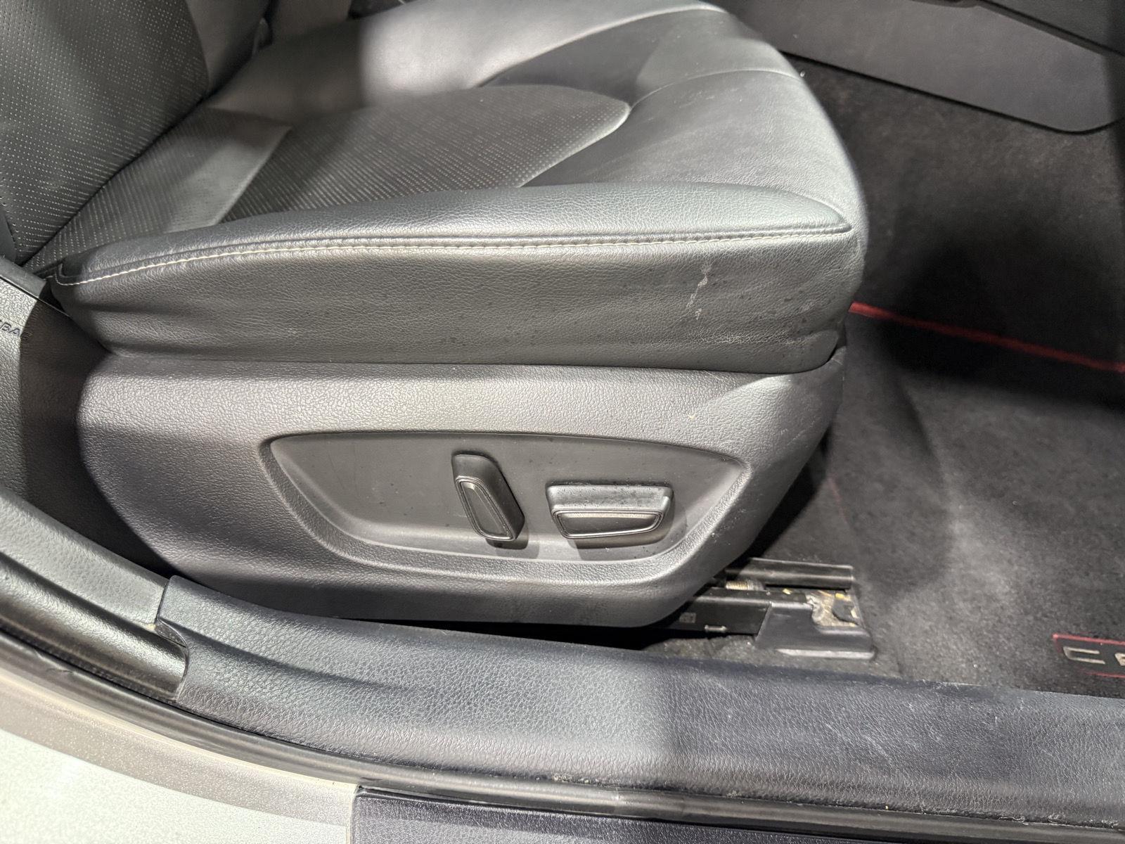 Vehicle photo 30