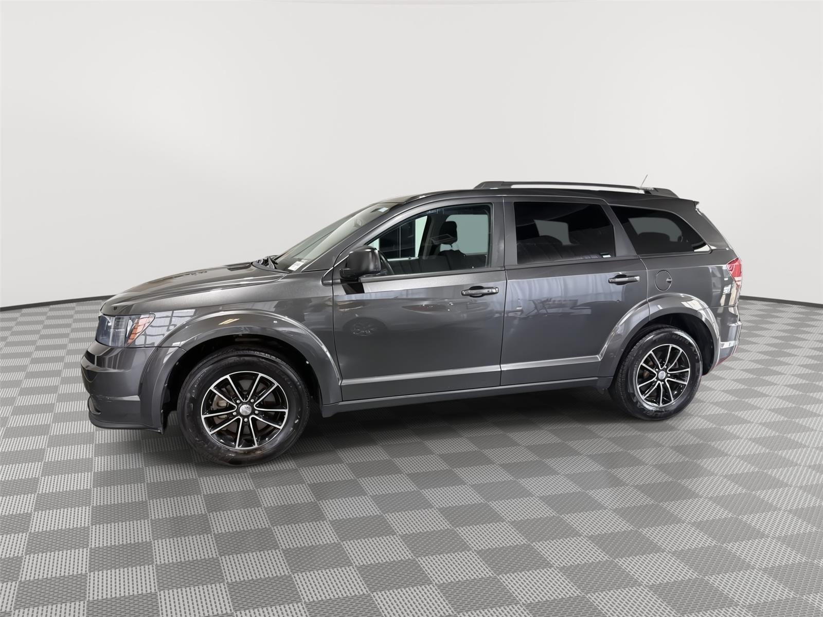 Vehicle photo 2