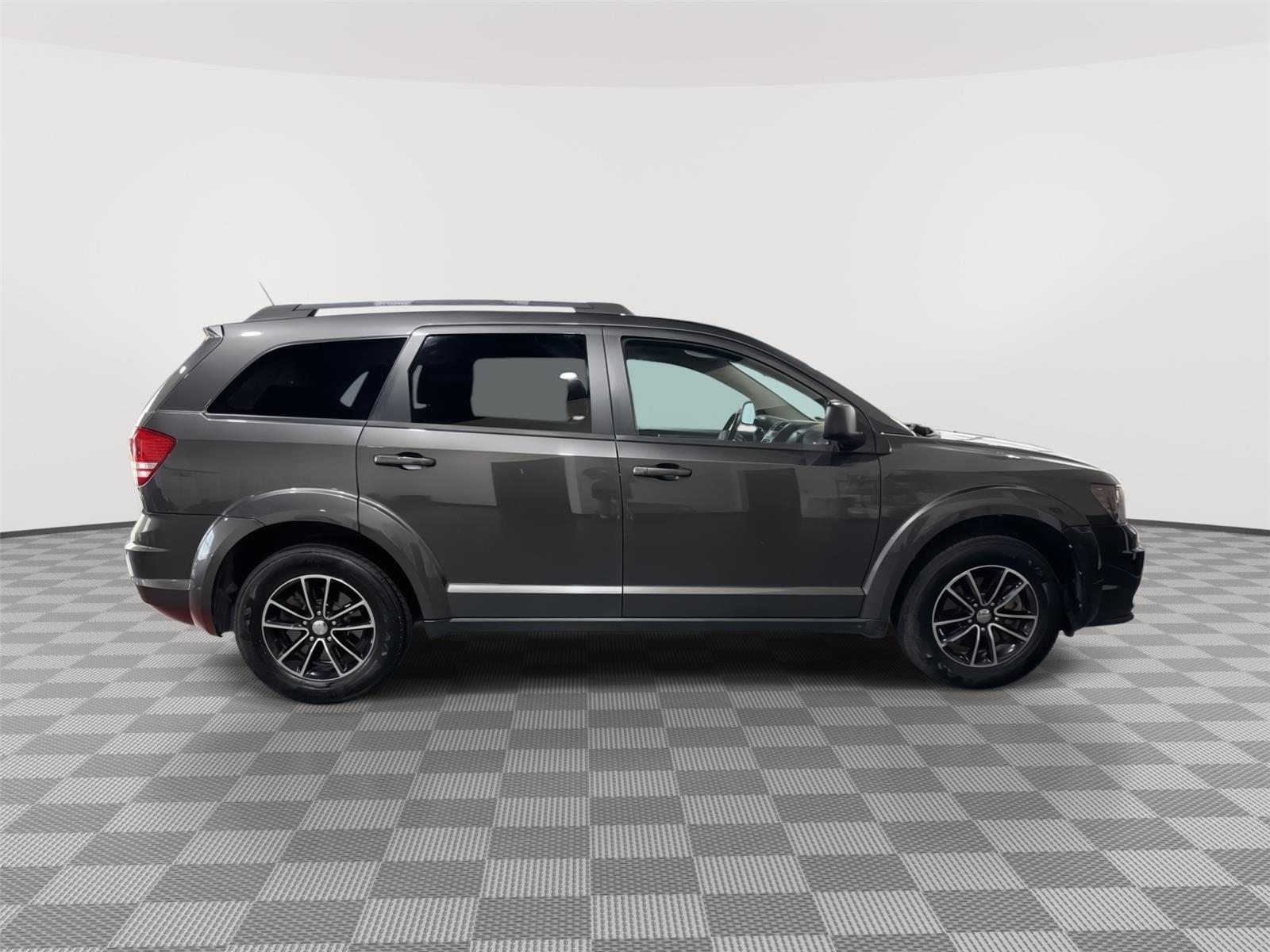 Vehicle photo 6