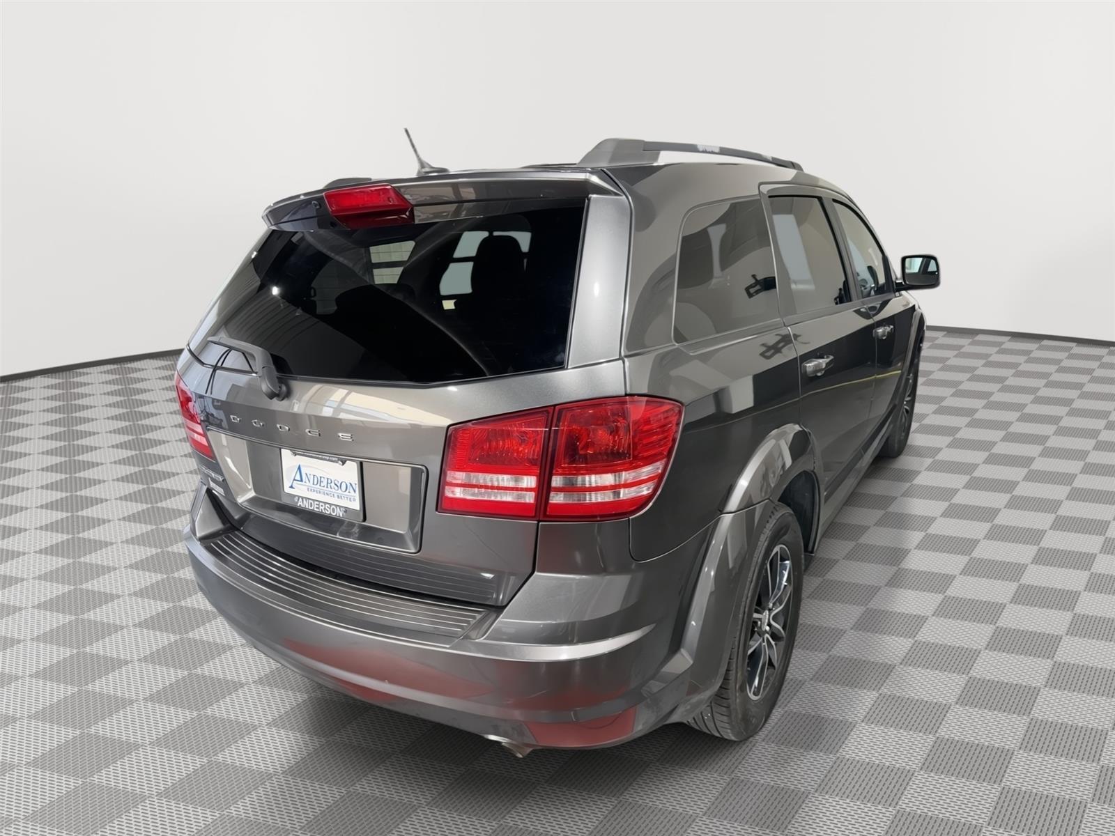 Vehicle photo 7