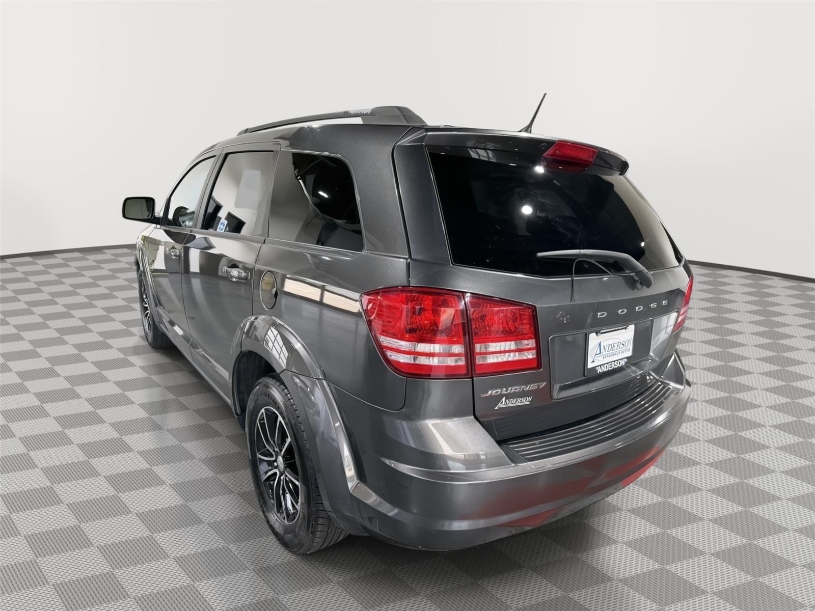 Vehicle photo 9