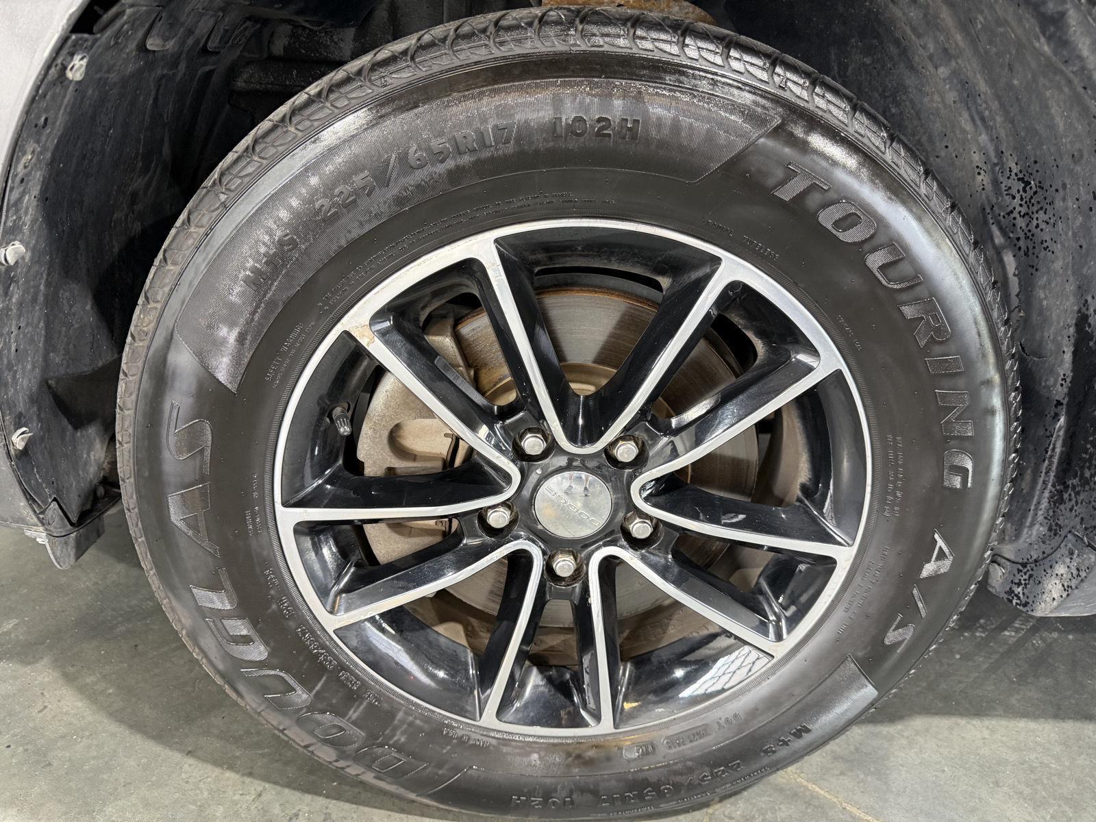 Vehicle photo 10