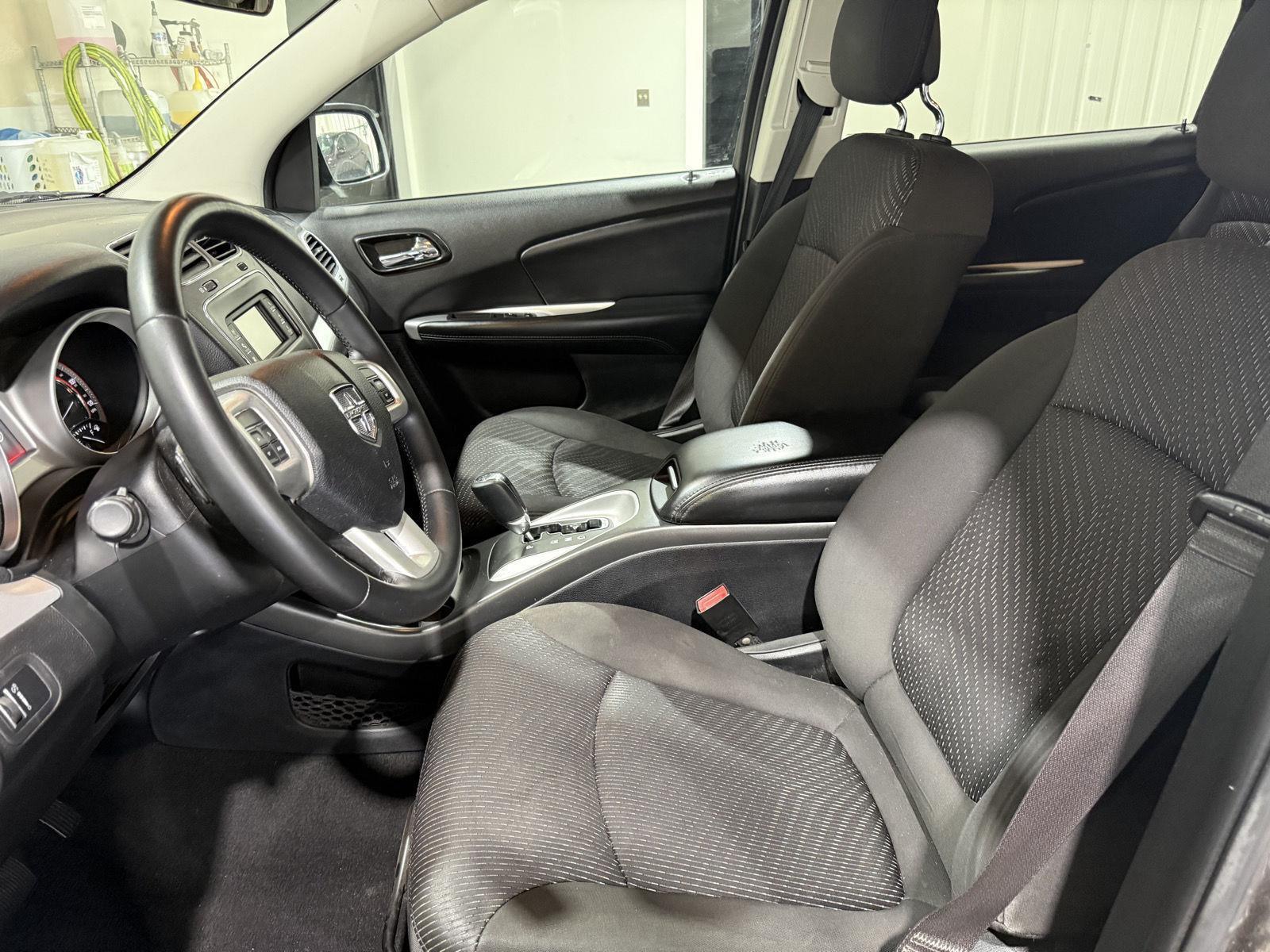 Vehicle photo 17