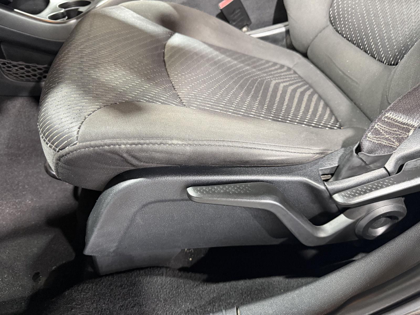 Vehicle photo 19