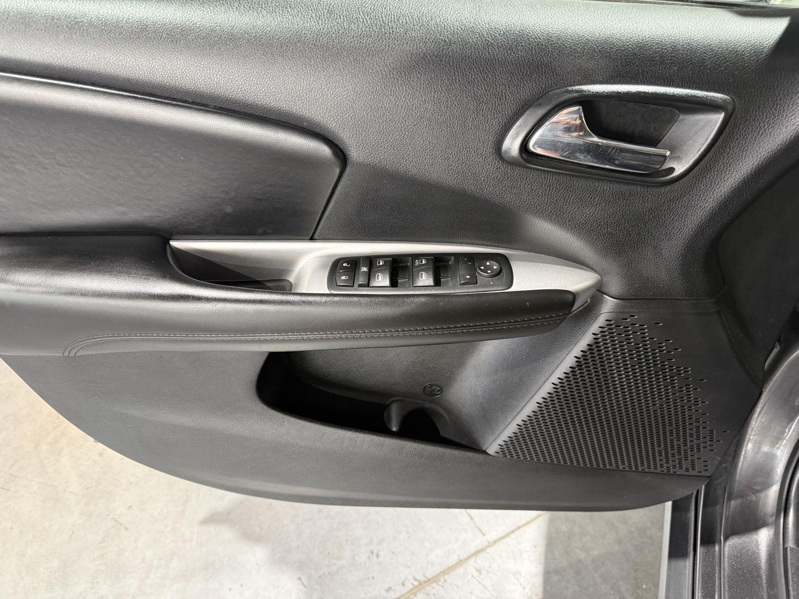 Vehicle photo 20
