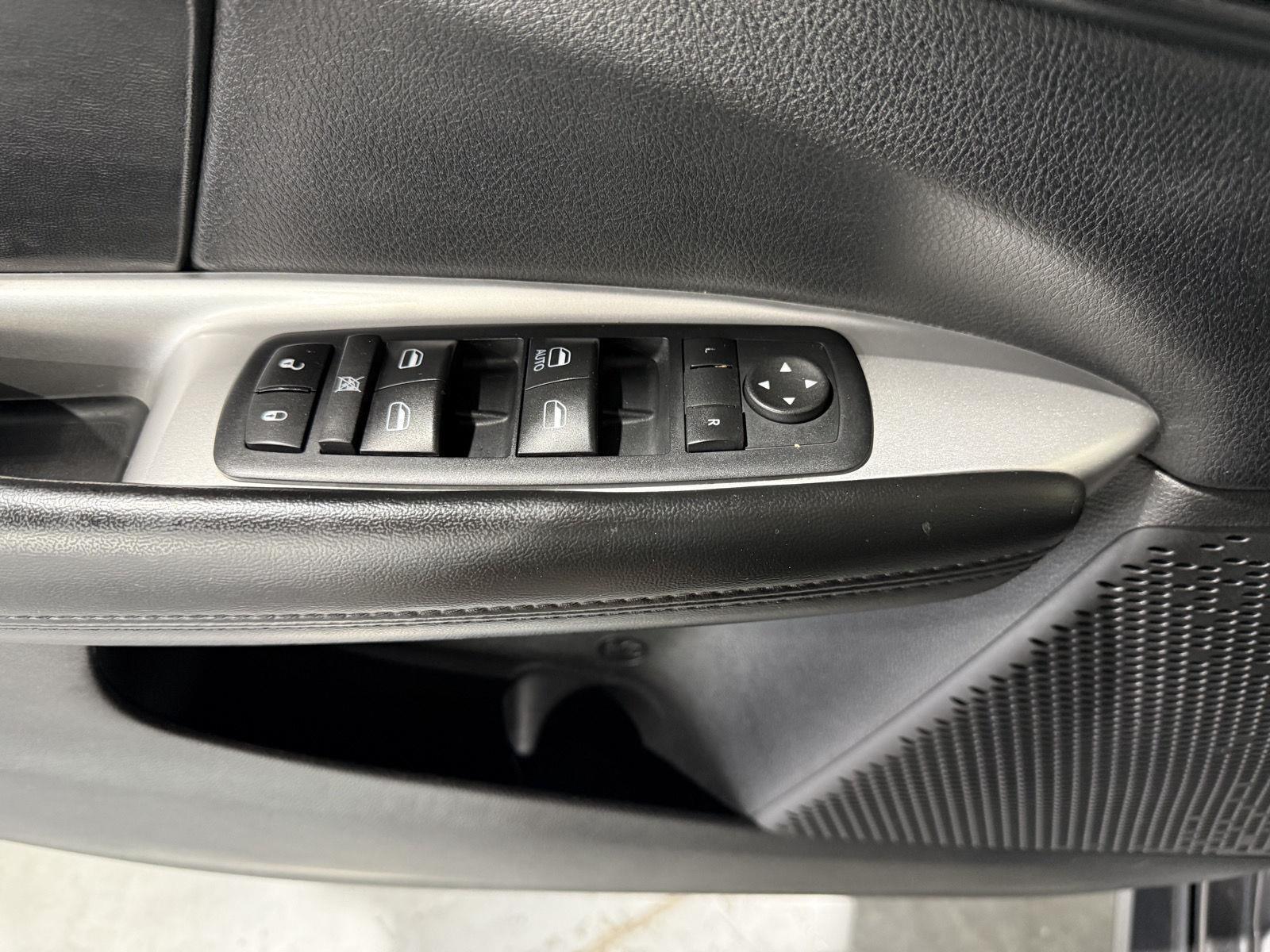 Vehicle photo 21