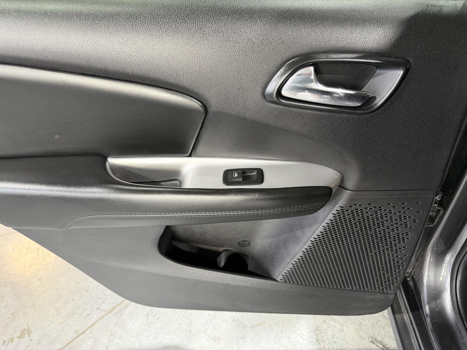 Vehicle photo 22