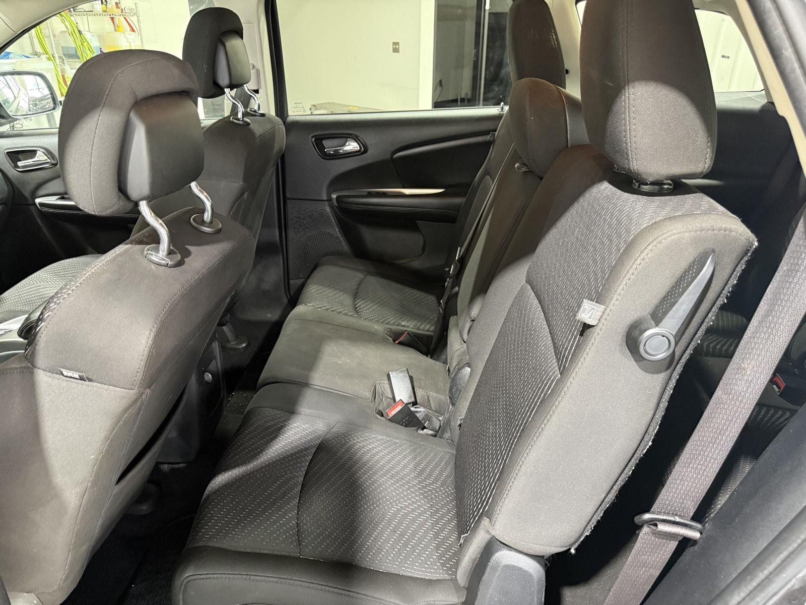 Vehicle photo 23