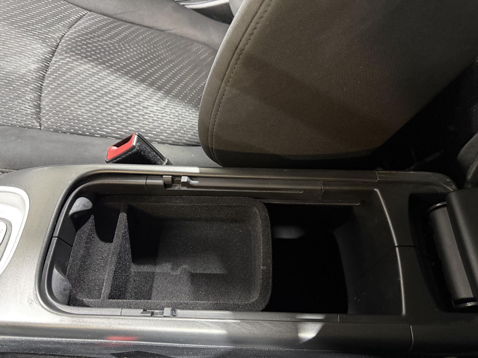 Vehicle photo 30