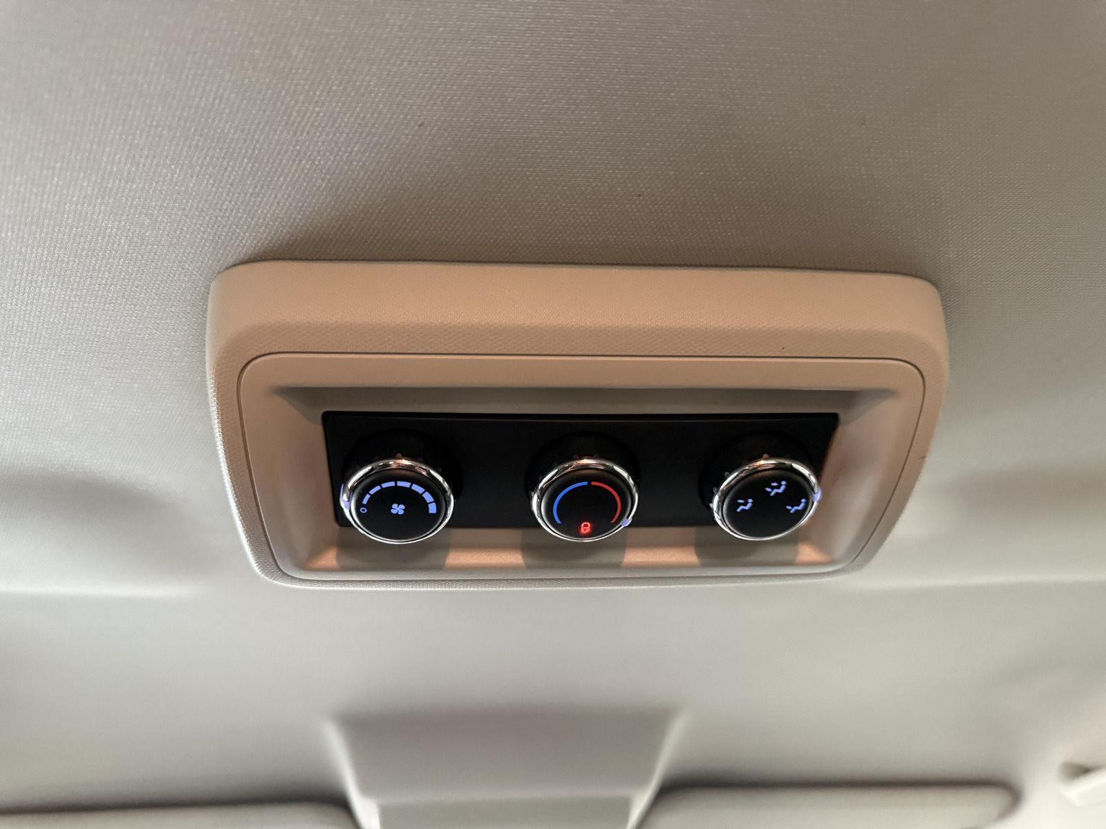Vehicle photo 32
