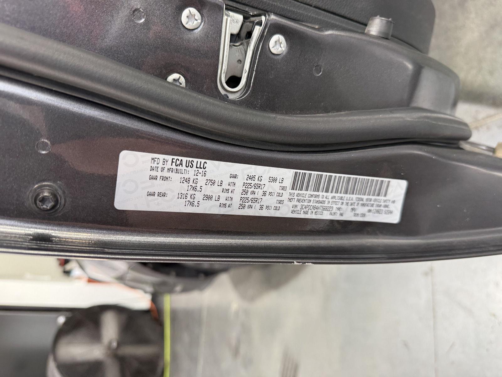 Vehicle photo 33