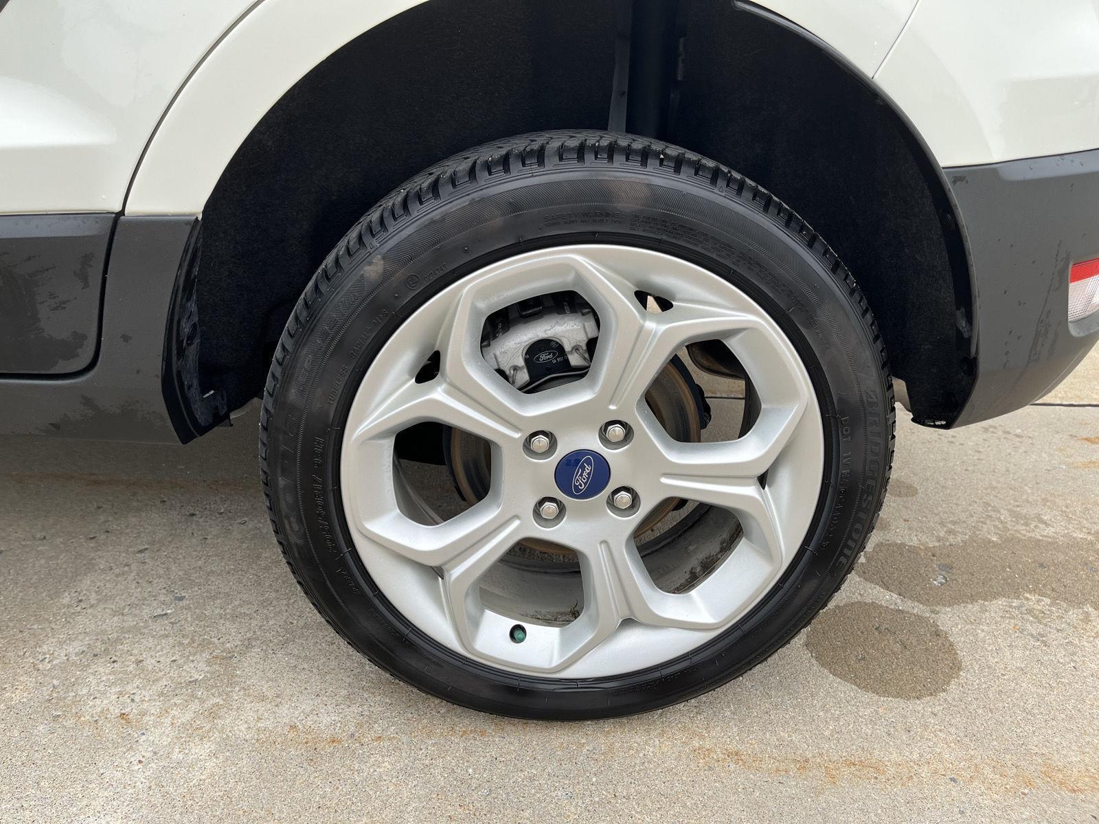 Vehicle photo 9