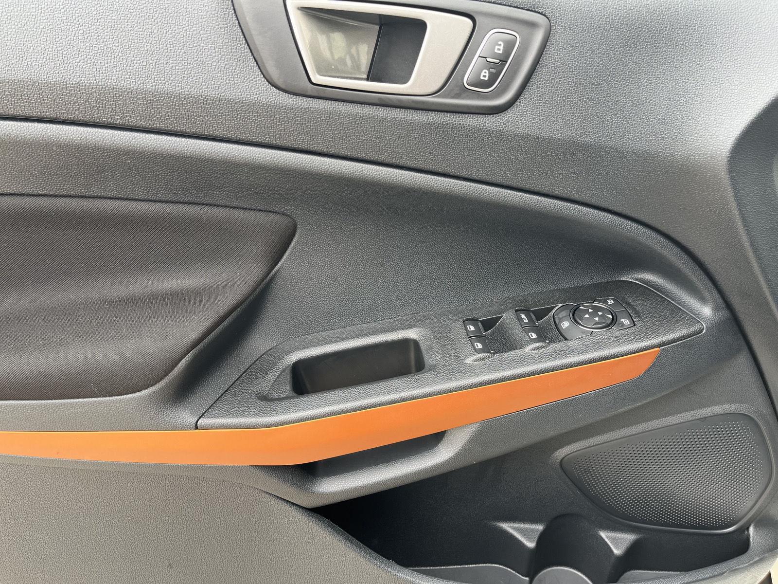 Vehicle photo 10