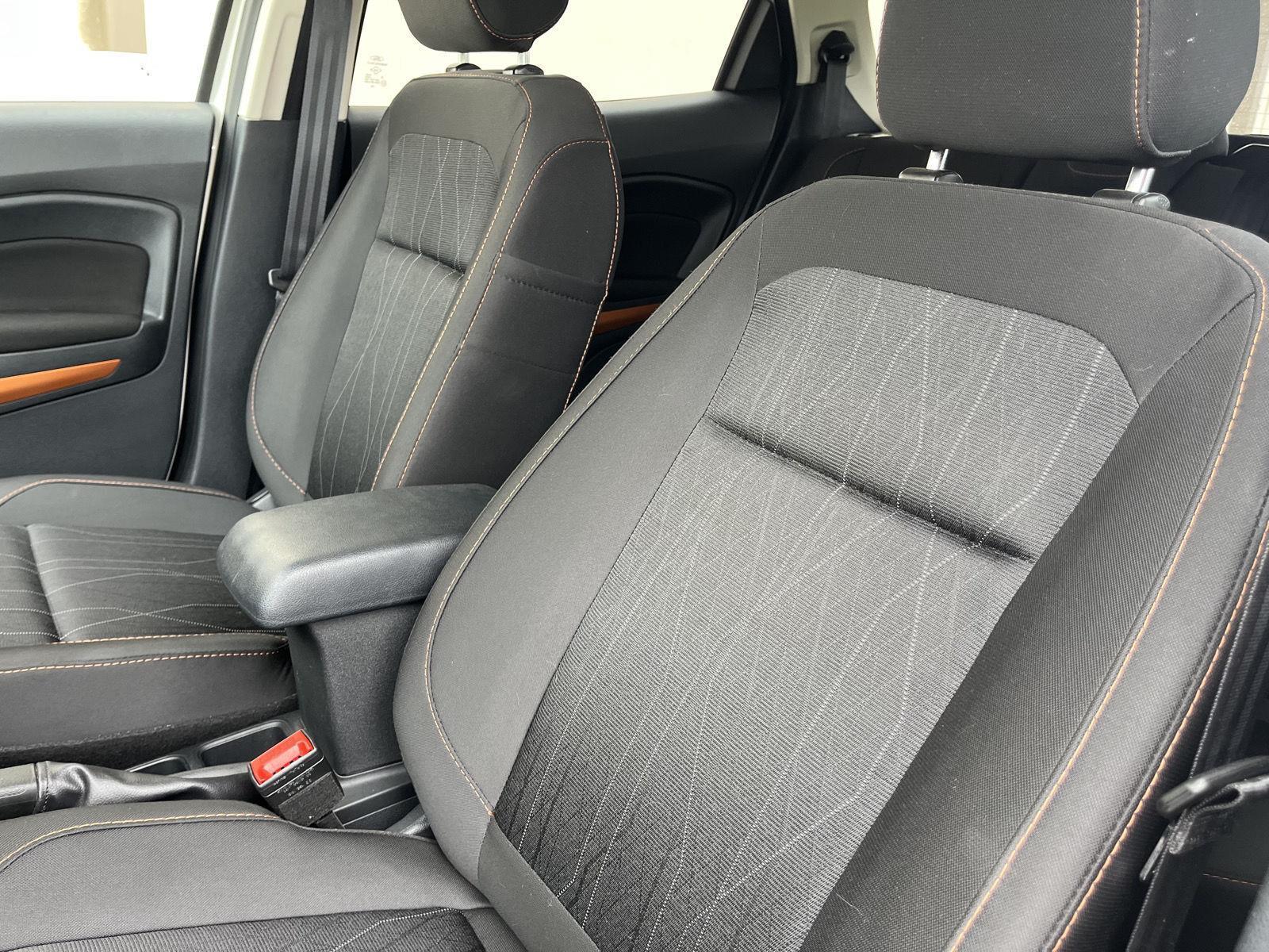 Vehicle photo 13