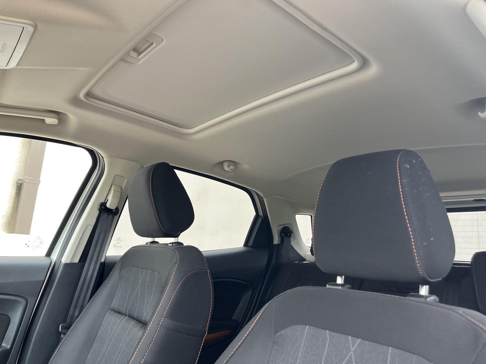 Vehicle photo 14