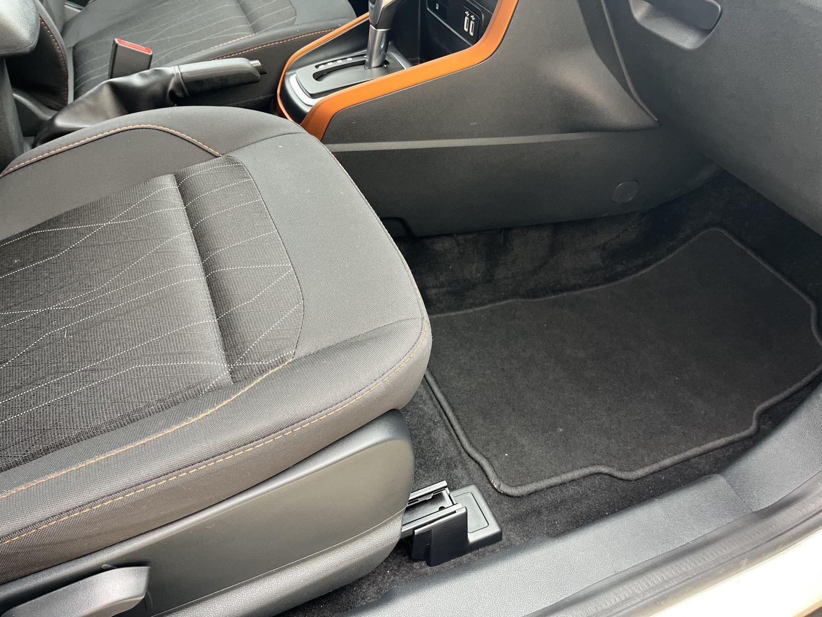 Vehicle photo 16