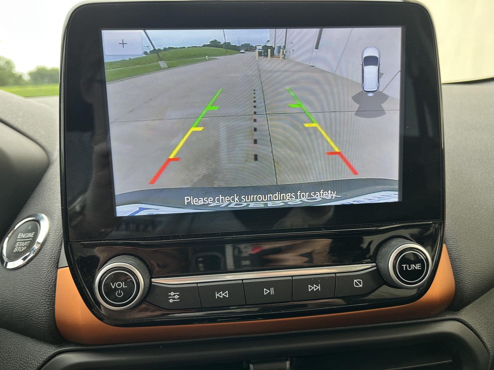 Vehicle photo 23