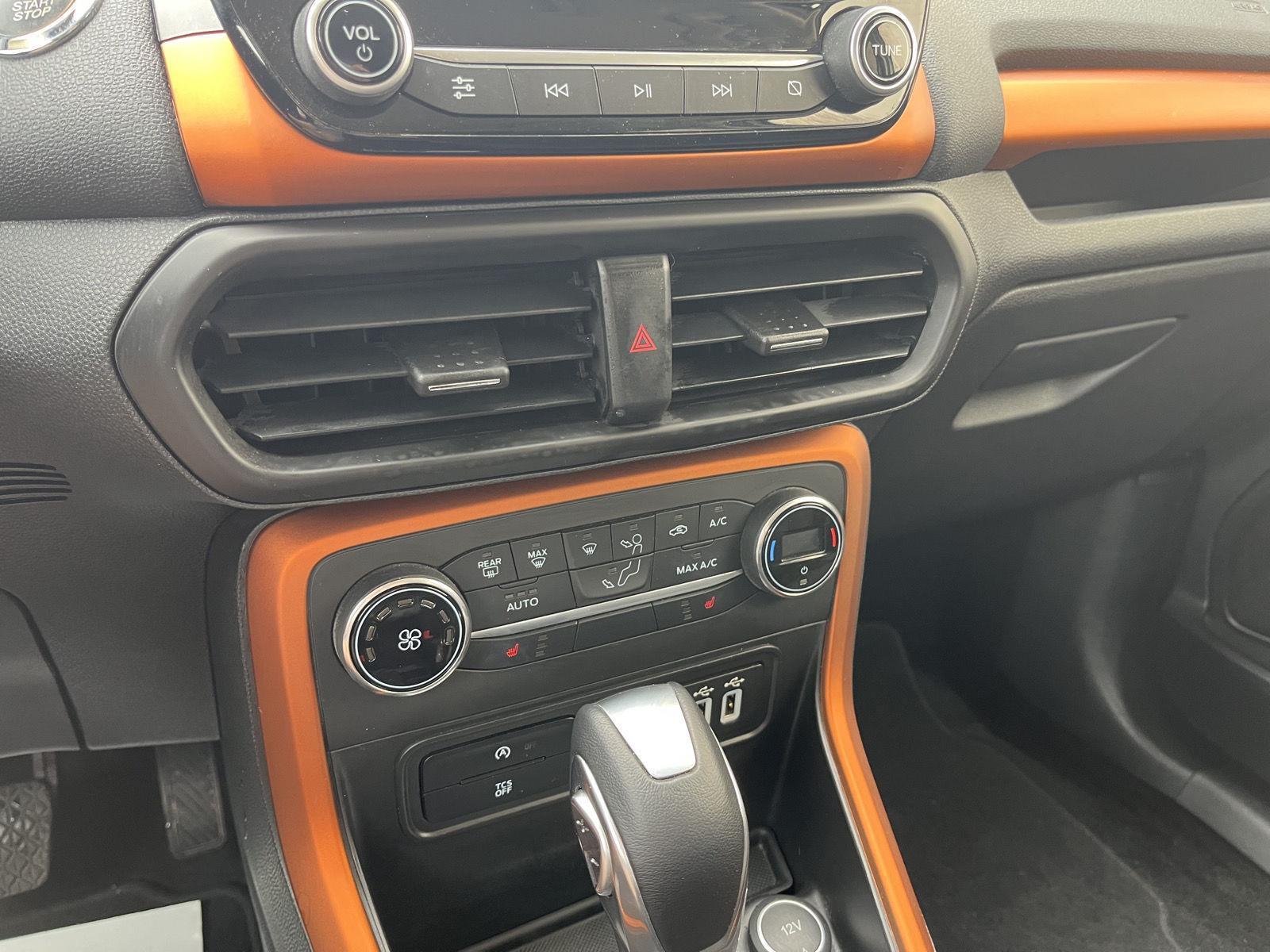 Vehicle photo 24