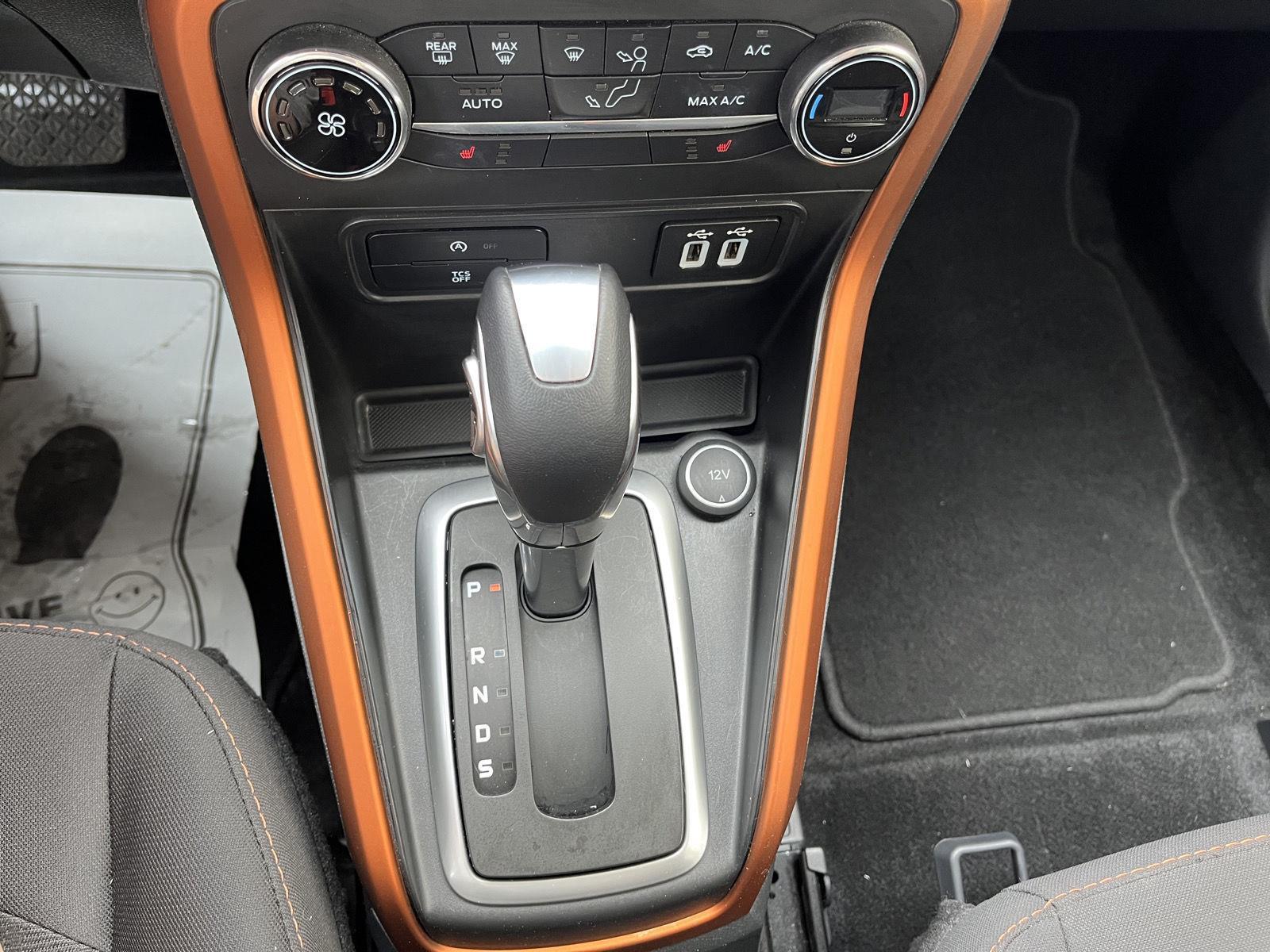Vehicle photo 25