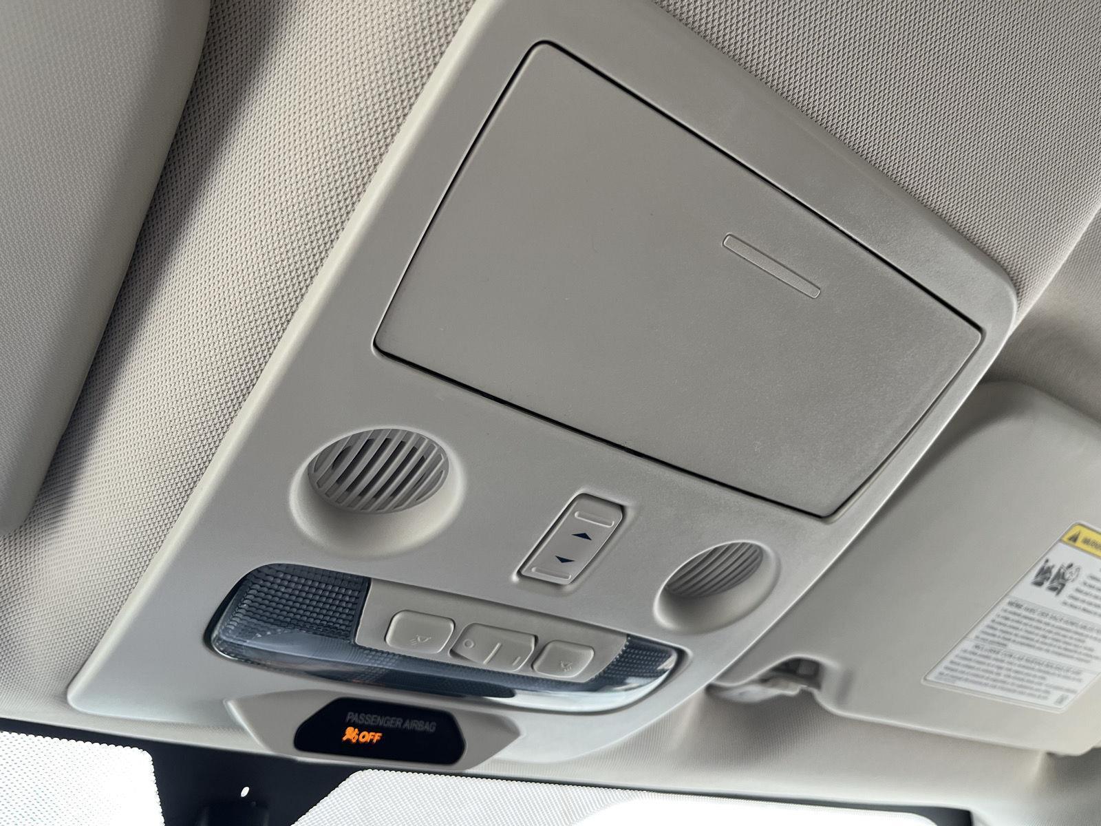 Vehicle photo 27