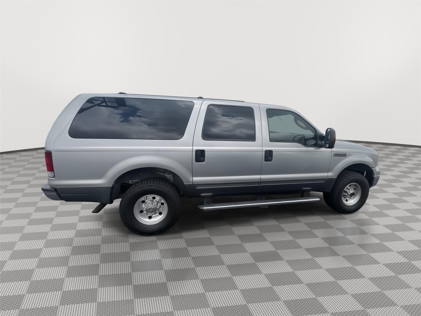 Vehicle photo 4