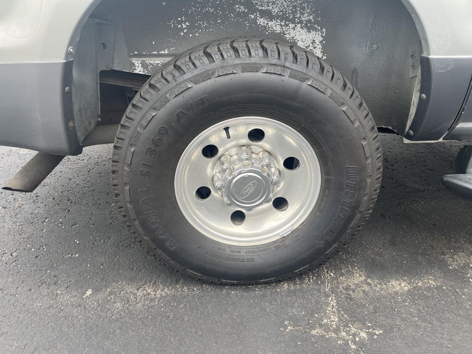 Vehicle photo 9