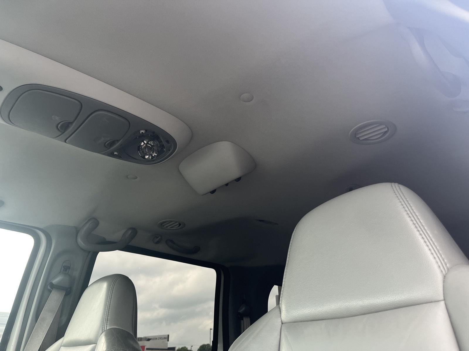 Vehicle photo 13