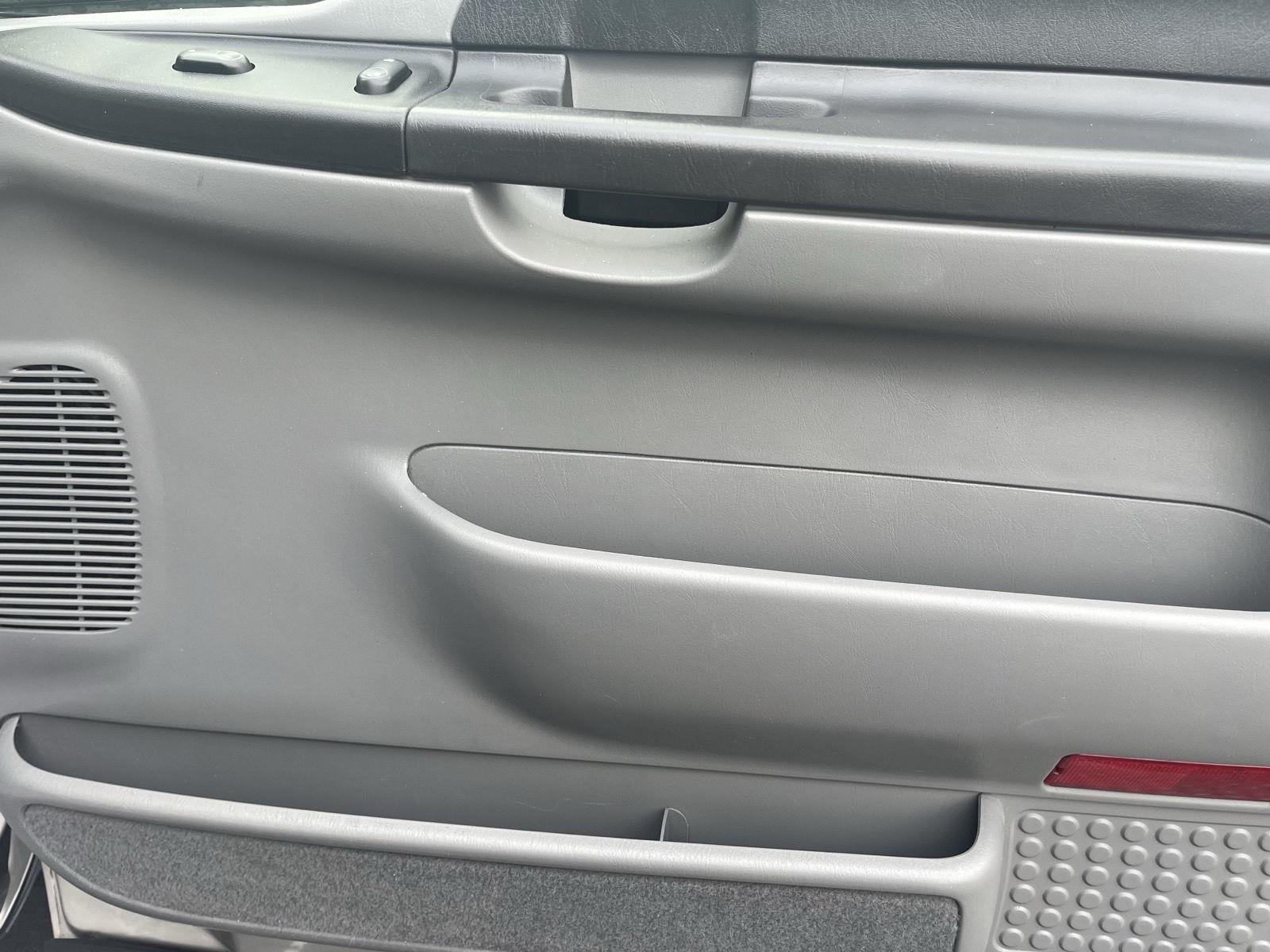 Vehicle photo 14