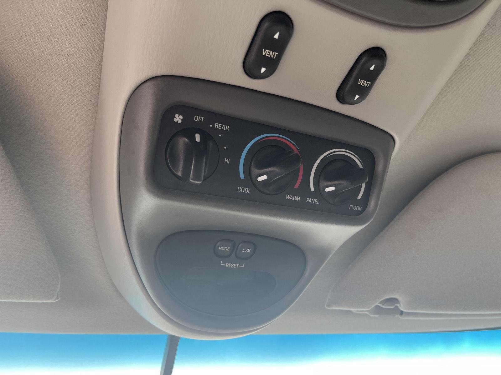 Vehicle photo 24