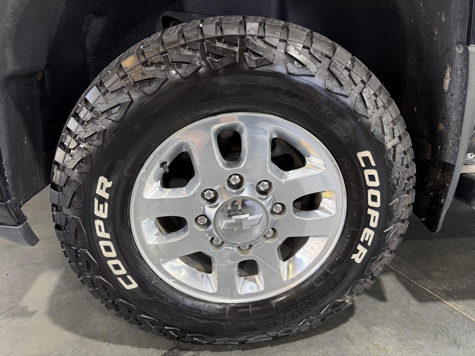 Vehicle photo 10