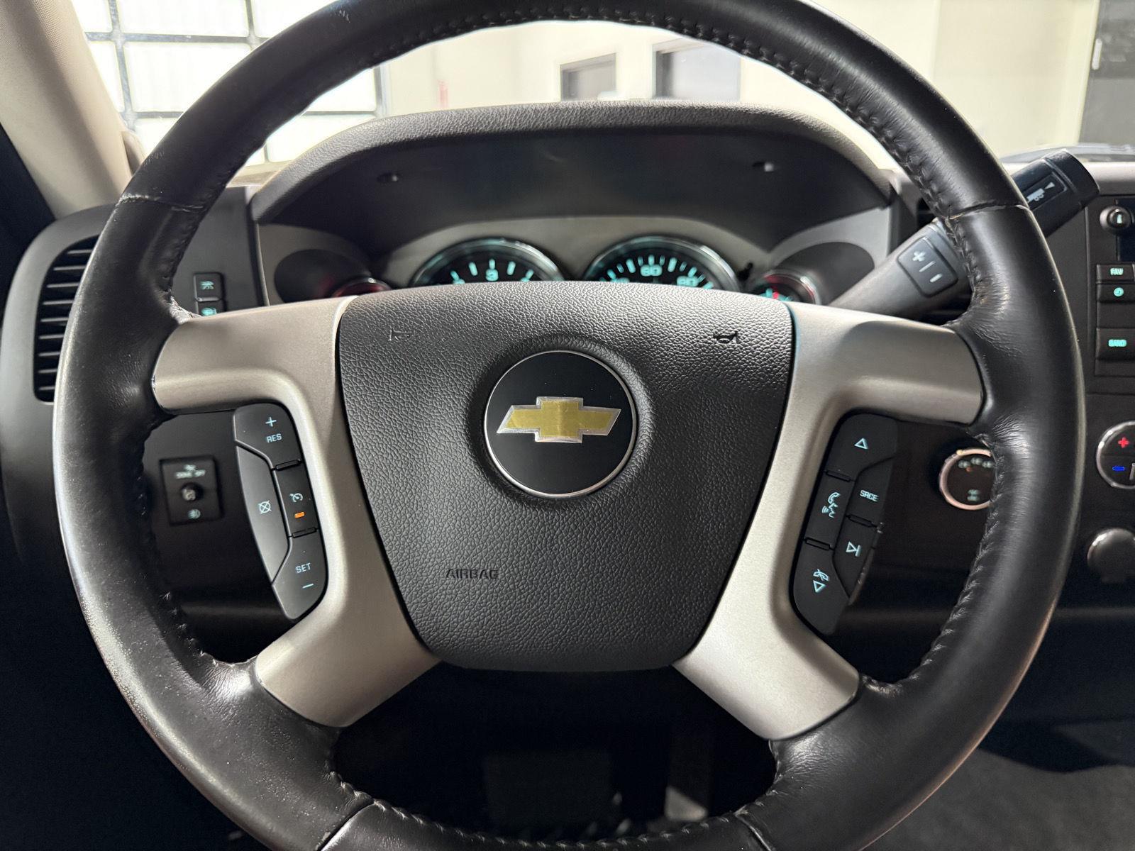 Vehicle photo 12
