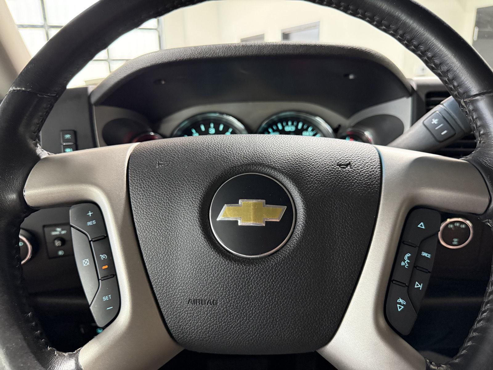 Vehicle photo 13