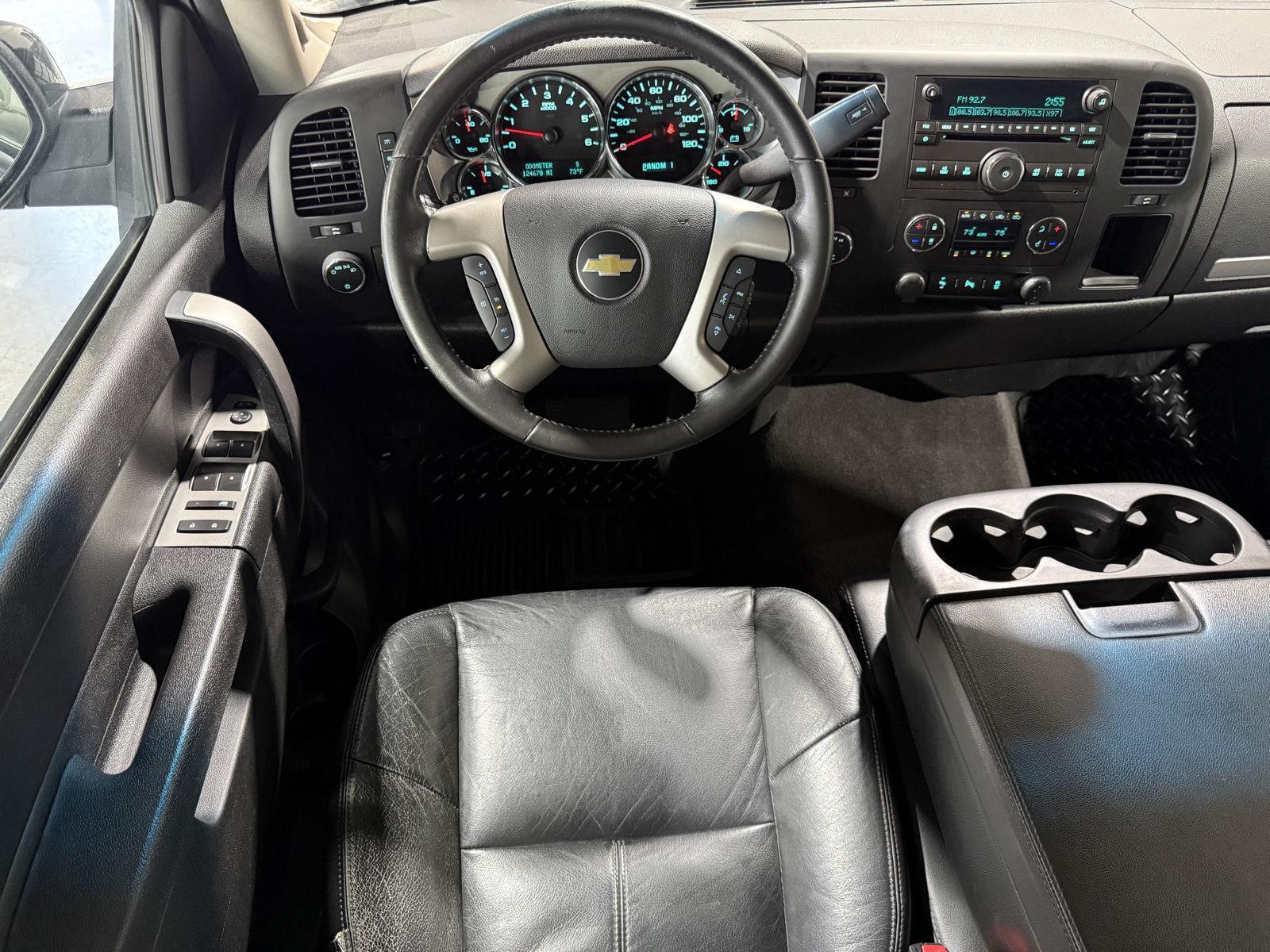 Vehicle photo 17