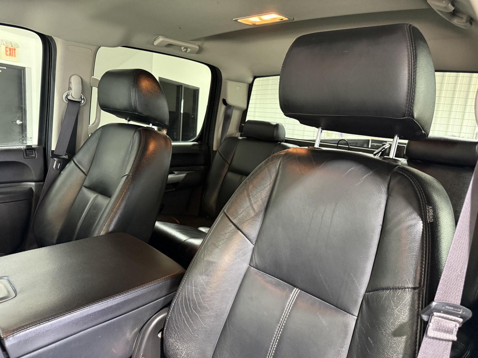 Vehicle photo 19