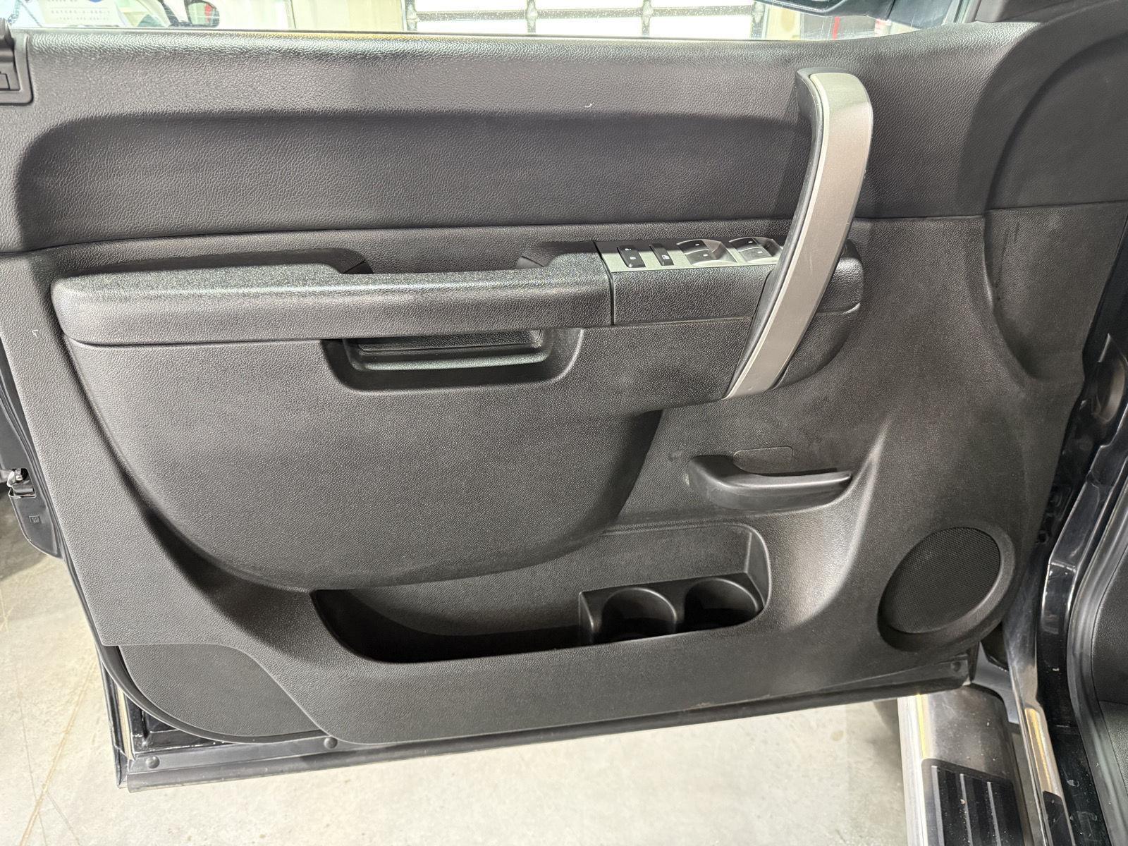 Vehicle photo 21