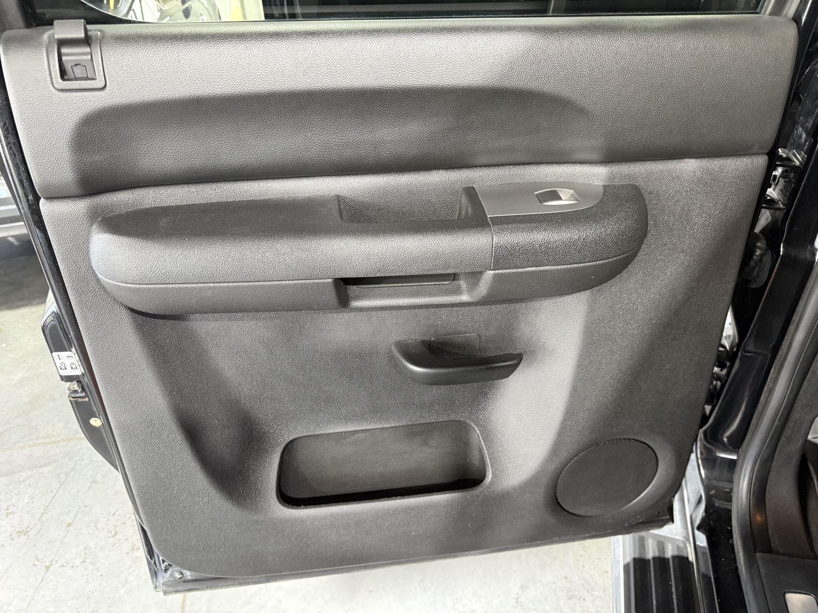 Vehicle photo 23