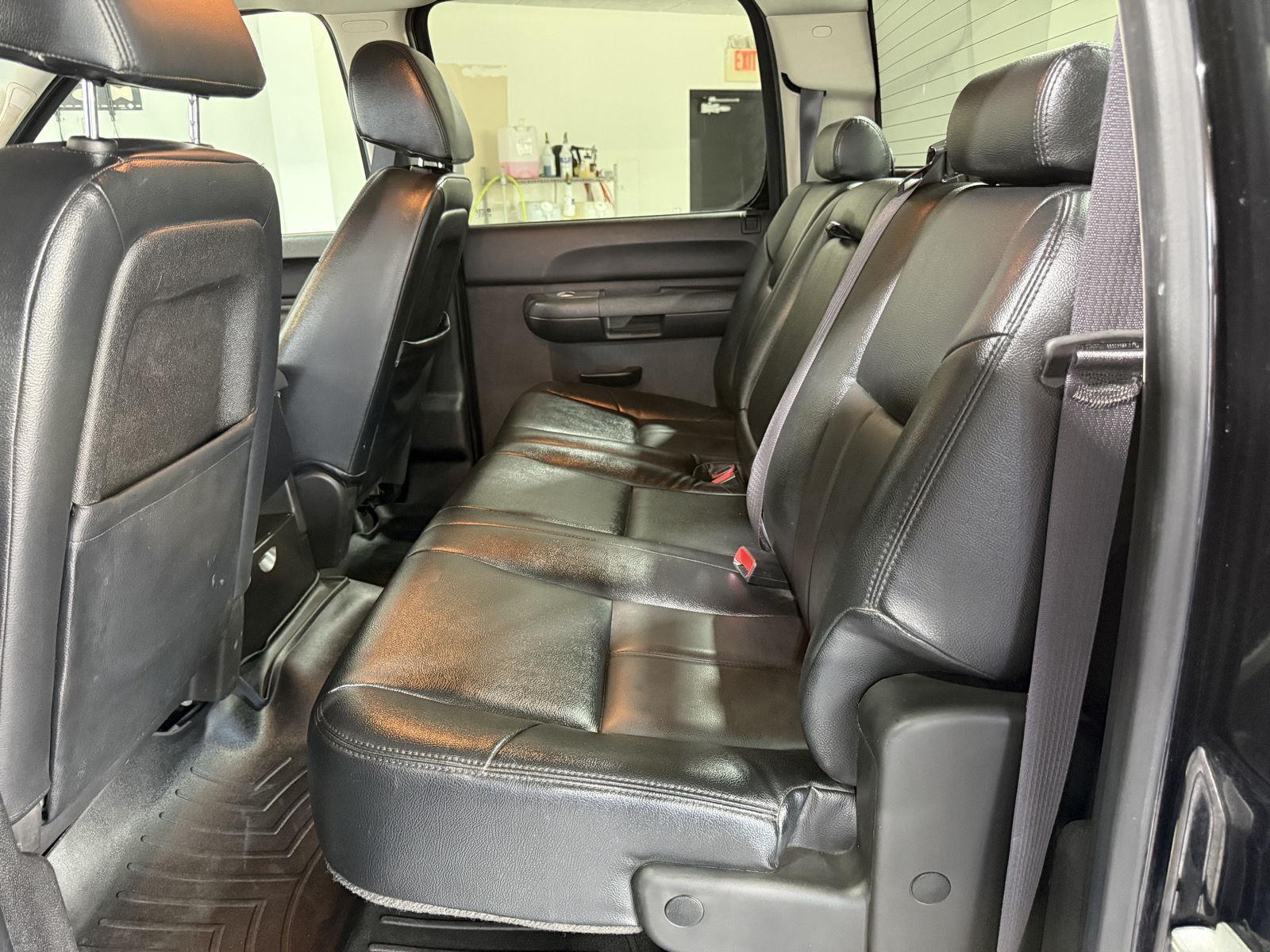 Vehicle photo 24