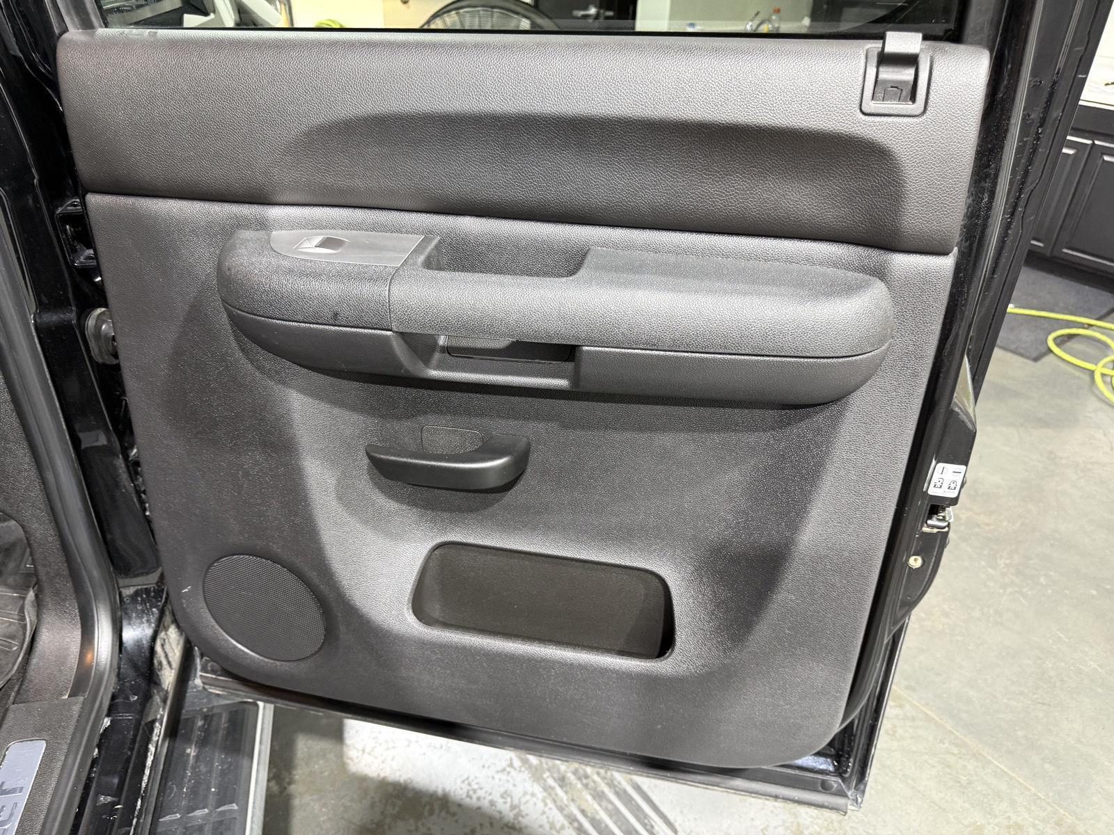 Vehicle photo 25