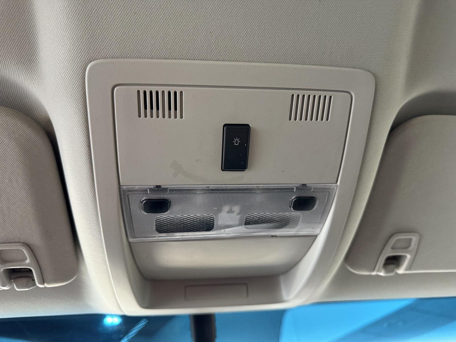 Vehicle photo 27