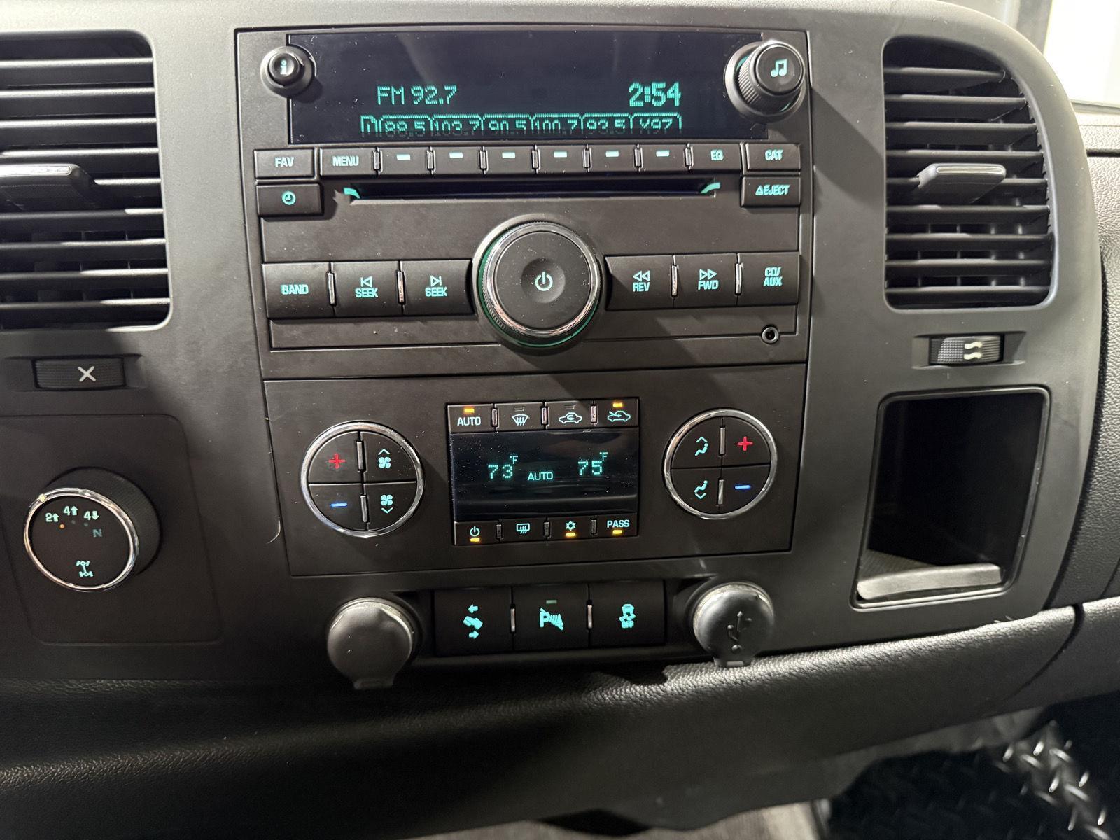 Vehicle photo 28