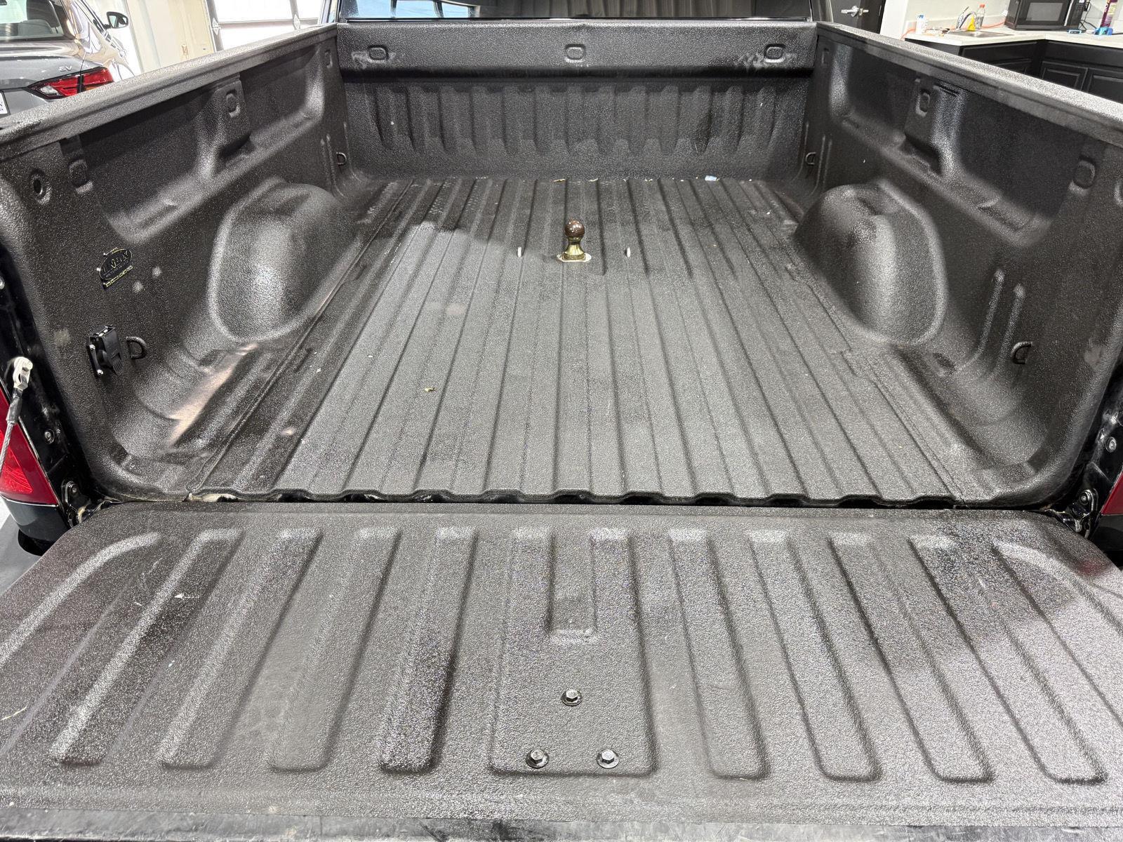 Vehicle photo 33