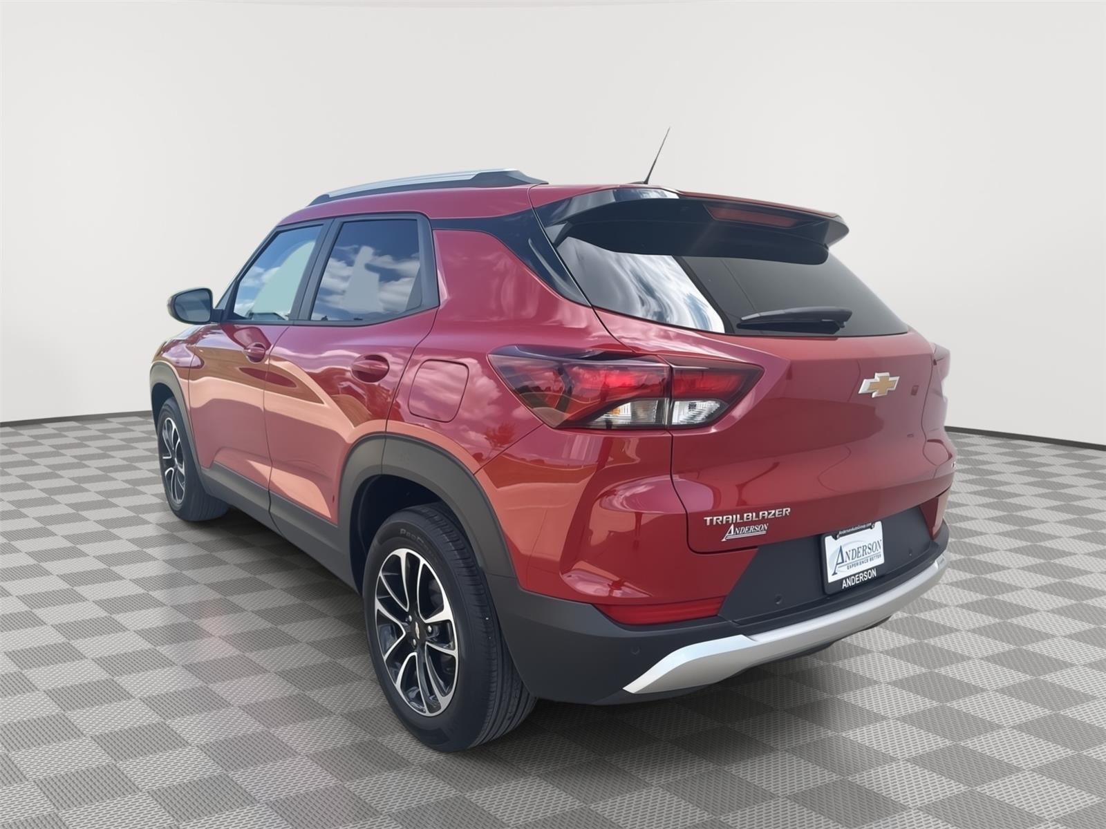 Vehicle photo 7